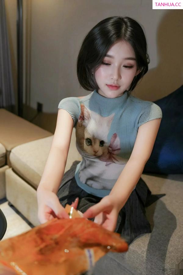 汁汁  [XiuRen]高清写真图 2025.09.30 No.10830 汁汁 灰色短裙第5张图片